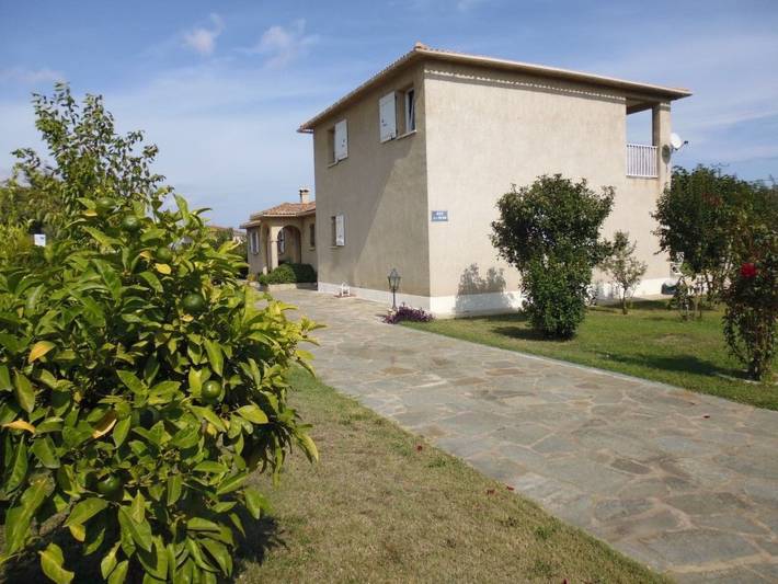 Location de vacances pour 6 personnes, avec piscine ainsi que terrasse et jardin à Sorbo-Ocagnano - 4