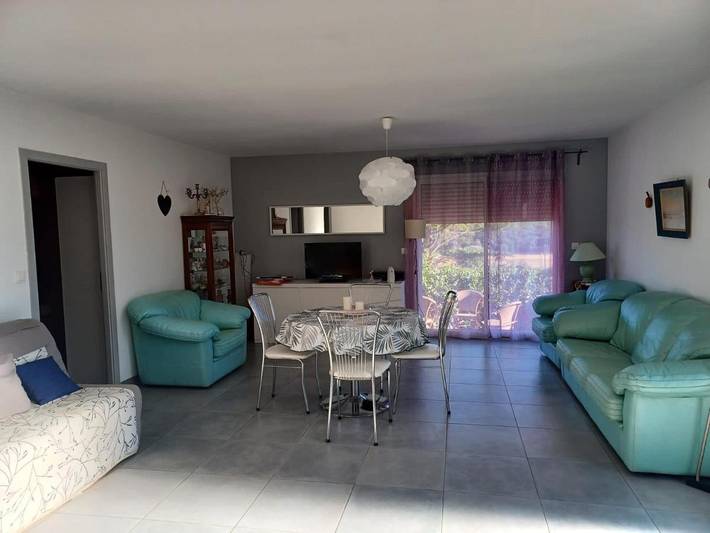 Location de vacances pour 5 personnes, avec vue ainsi que piscine et jardin à Pougnadoresse - 4