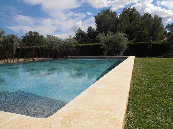 Location de vacances pour 4 personnes, avec jardin et piscine, animaux acceptés au Parc naturel régional des Alpilles - 3