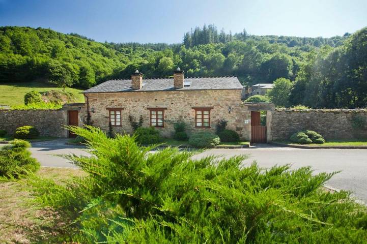 Casa rural para 6 personas, con Terraza además de Jardín y Vistas en Santa Eulalia de Oscos