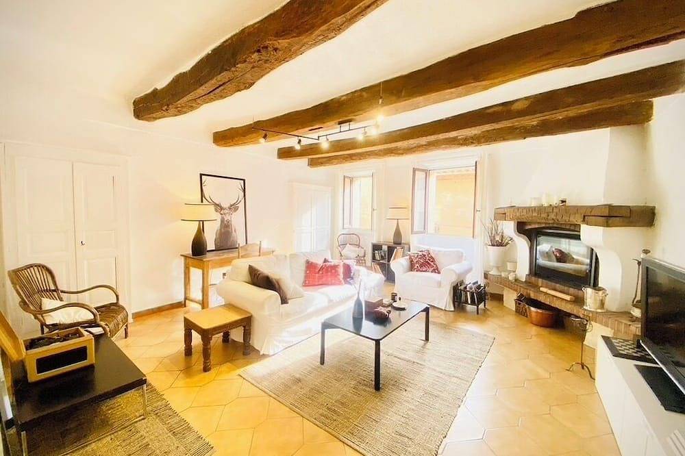 Village house in the heart of Cabris, spacious, elegant, quiet. in Cabris, Cannes region
