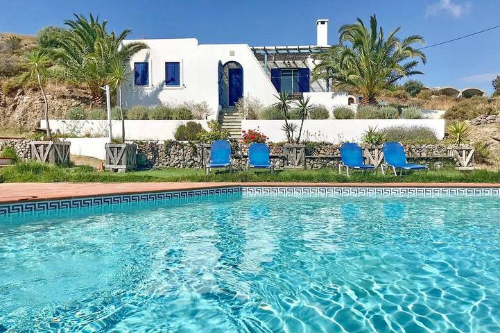 Villa for 18 people, with hot tub and pool, with pets in Aegina