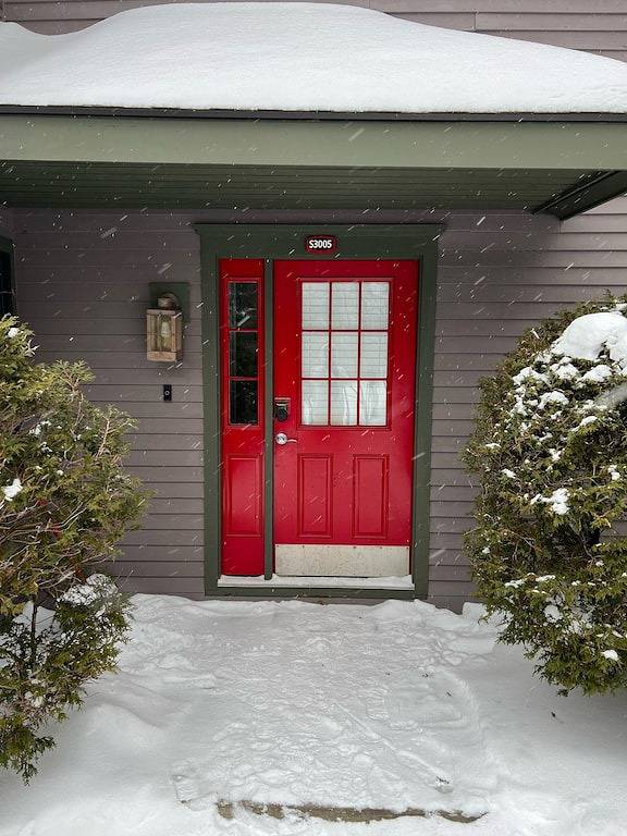 Ganze Wohnung, Jay Peak's Premier Ski-In / Ski-Out Location-just steps from the trail in Jay Peak