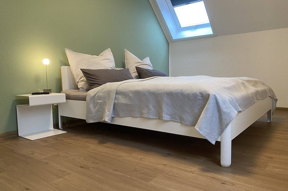 Ganze Wohnung, Moderne Dachgeschosswohnung in Bockhorn, Lk Friesland in Bockhorn, Südliche Nordseeküste