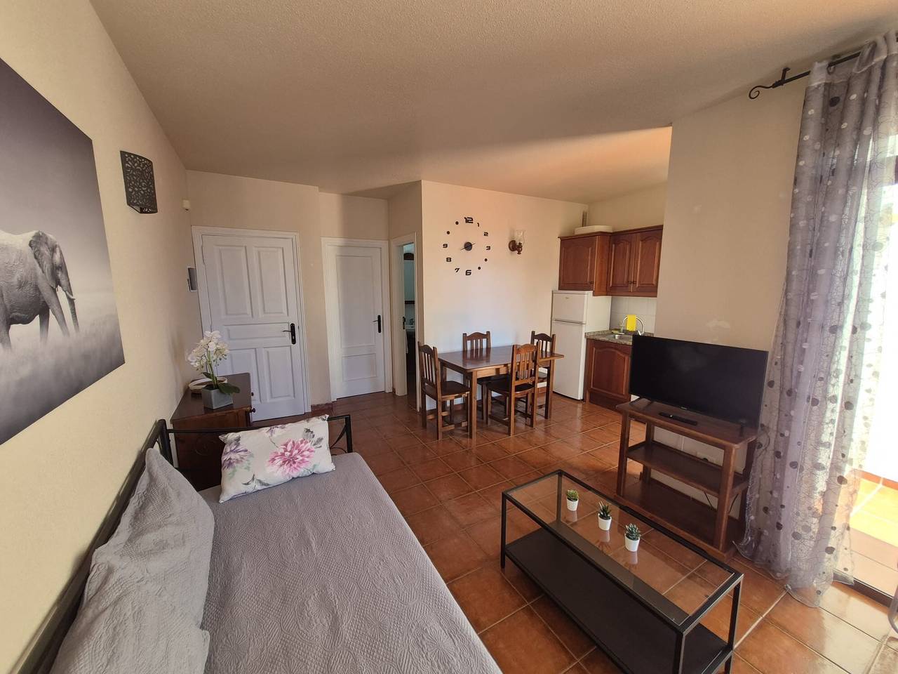 Apartamento entero, Apartamento 'Judith's Oasis' con vistas al mar, piscina compartida y Wi-Fi in La Trinchera, La Gomera