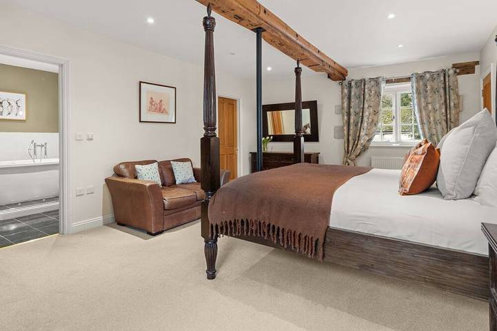 Gîte pour 12 personnes, avec jardin et terrasse, animaux acceptés à Bibury - 3