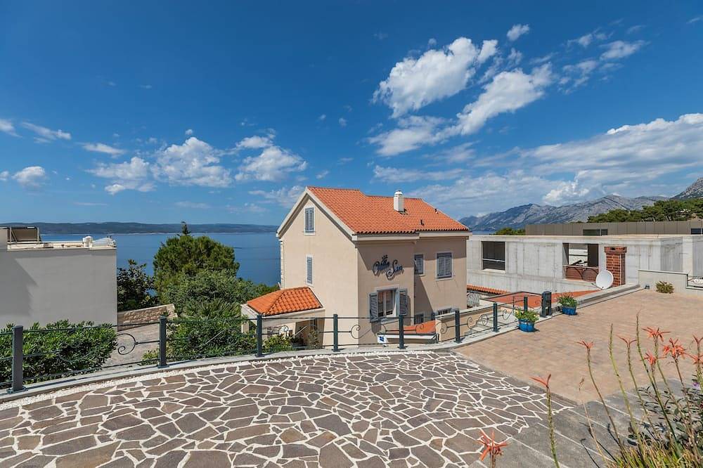 Ganze Wohnung, 1-Zimmer-Ferienwohnung mit Balkon und Meerblick Brela, Makarska (A-20708-a) in Brela, Makarska Riviera
