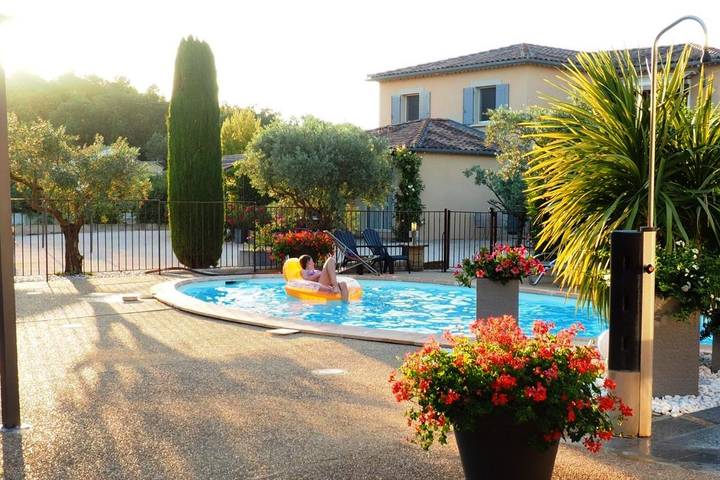Gîte pour 2 personnes, avec jardin et piscine à Loriol-du-Comtat - 2