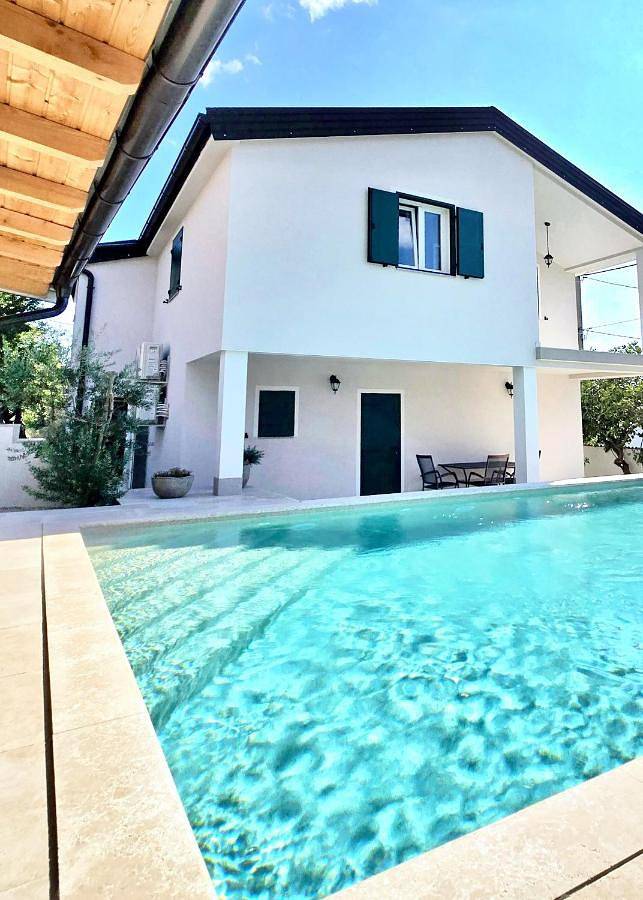 Ferienwohnung für 6 Personen, mit Garten und Ausblick sowie Pool in Karlobag - 2