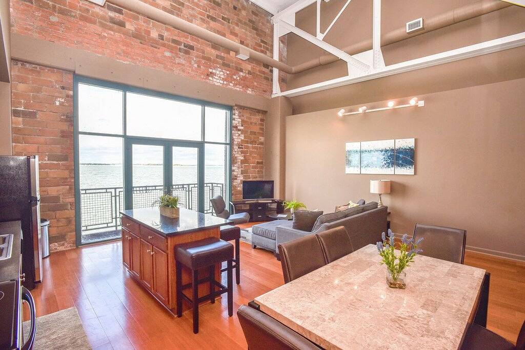 Ganze Wohnung, Ansichten von Cedar Point! Nur wenige Schritte von Put-in-Bay Ferry und Sandusky Marina entfernt in Sandusky, Eriesee