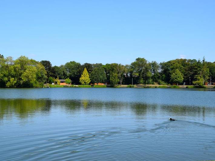 Maison de vacances pour 4 personnes, avec Terrasse ainsi que Jacuzzi et Vue sur le lac à York