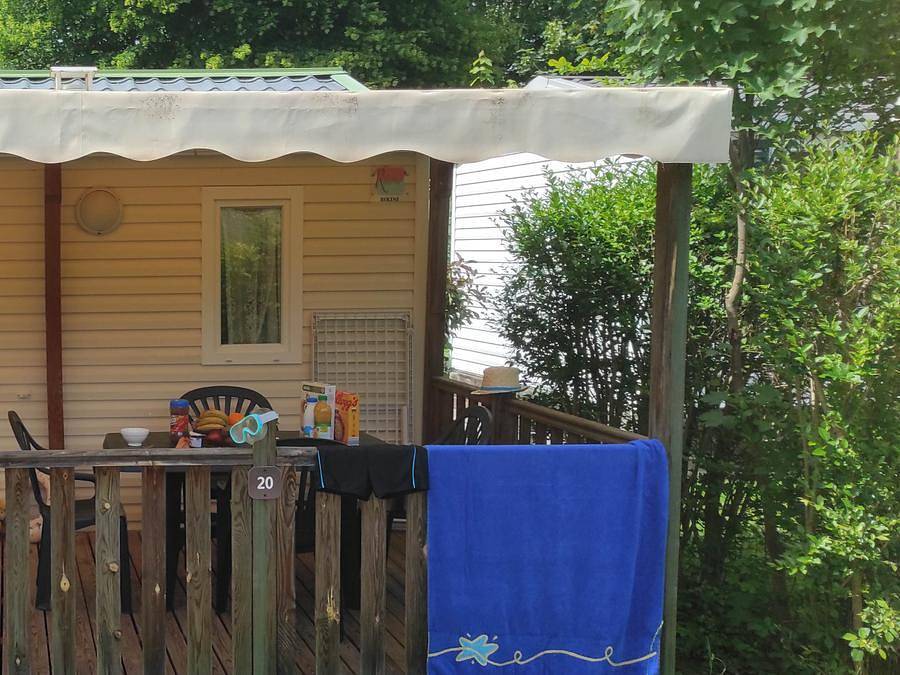 Camping d'Arpheuilles - Mobilheim 4 personen - Mobilheim 2 Schlafzimmer mit Fernseher und Klimaanlage 4 Pers. in Saint-Paul-de-Vézelin, Roanne und Umgebung