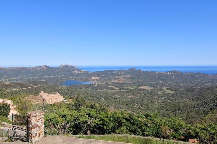 Location de vacances pour 16 personnes, avec terrasse et jardin à Speloncato