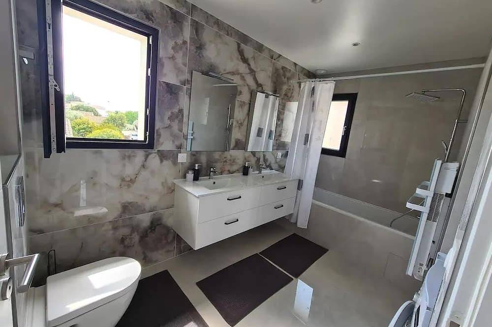 Villa close to the beach with jacuzzi in Villeneuve-lès-Maguelone, Côte d'Améthyste