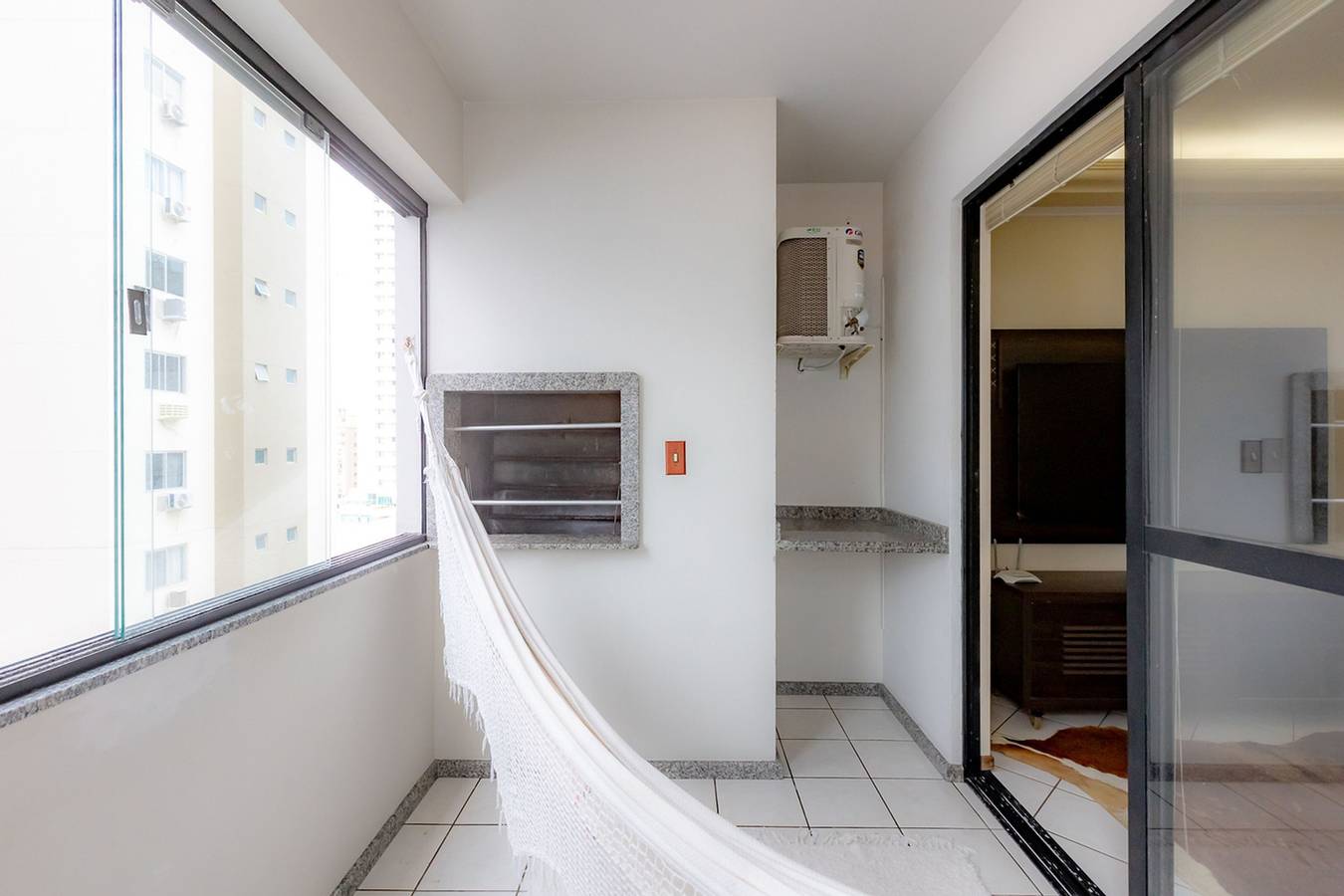 Entire apartment, Apto c Churrasqueira e Garagem 300m da praia in Balneário Camboriú, Litoral Catarinense