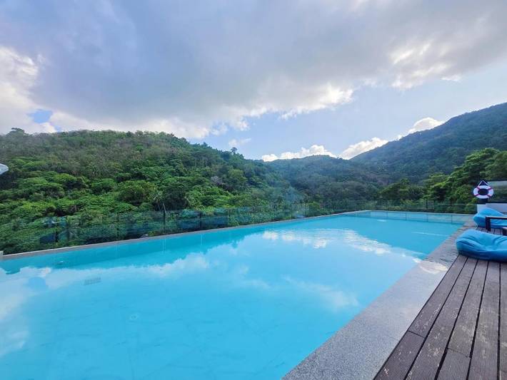 Appart’hôtel pour 2 personnes, avec piscine ainsi que vue et balcon
