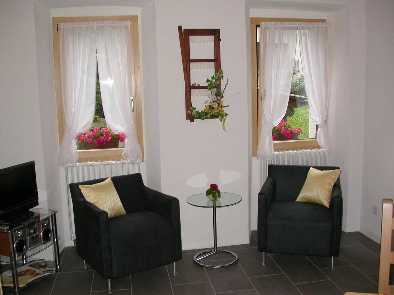 Ganze Wohnung, Chalet (2 Adults) in Gordola, Tessiner Alpen