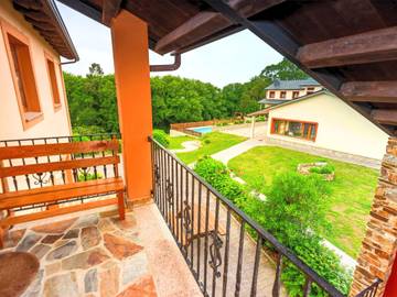 Apartamento de vacaciones para 4 personas, con jardín además de piscina y balcón en Costa Occidental Asturiana