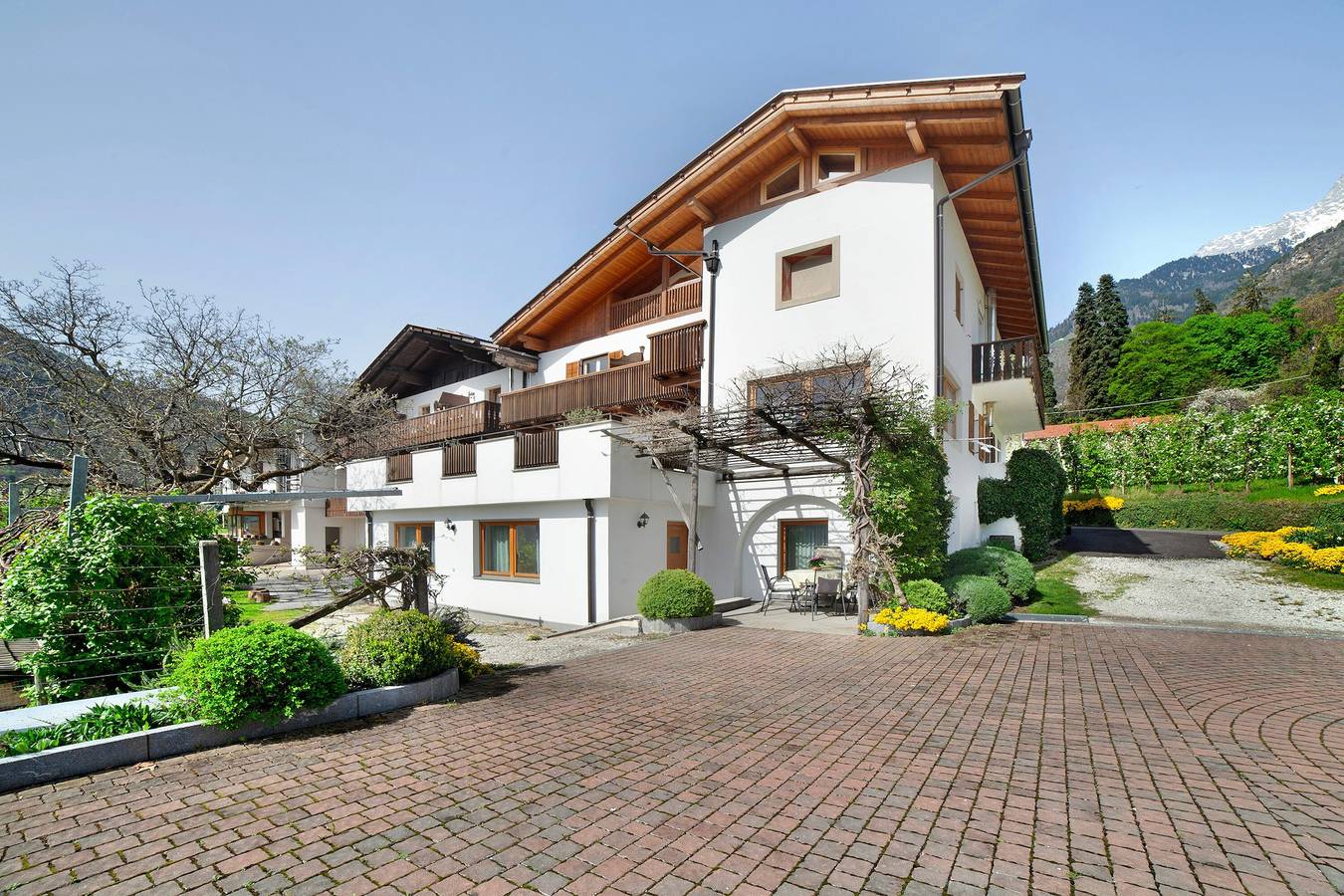 Agriturismo 'Fröhlichhof Pergola' con vista sulle montagne, piscina in comune e Wi-Fi in Plars di Mezzo, Lagundo
