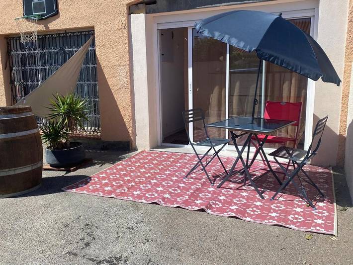 Location de vacances pour 4 personnes, avec Terrasse ainsi que Jardin et Piscine à Saint-Nazaire (Pyrénées-Orientales)