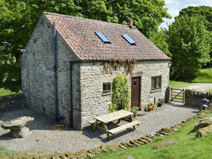 Log cabin for 2 people, with garden in England
