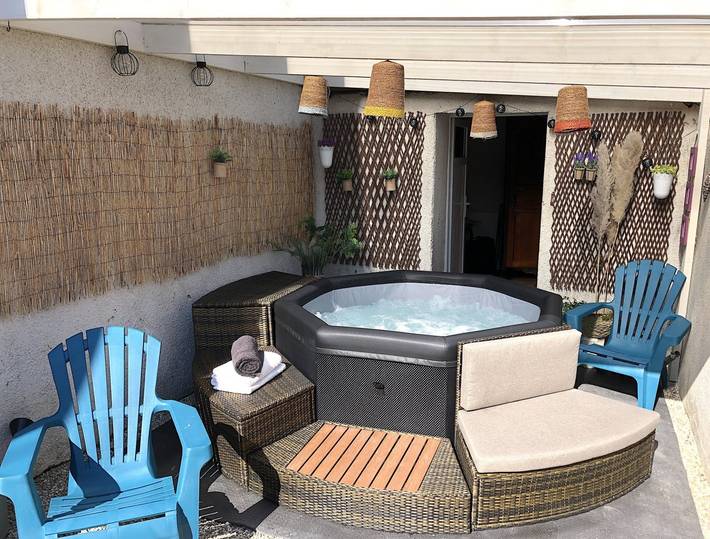 Gîte pour 10 personnes, avec jardin ainsi que terrasse et jacuzzi en Indre-et-Loire - 2