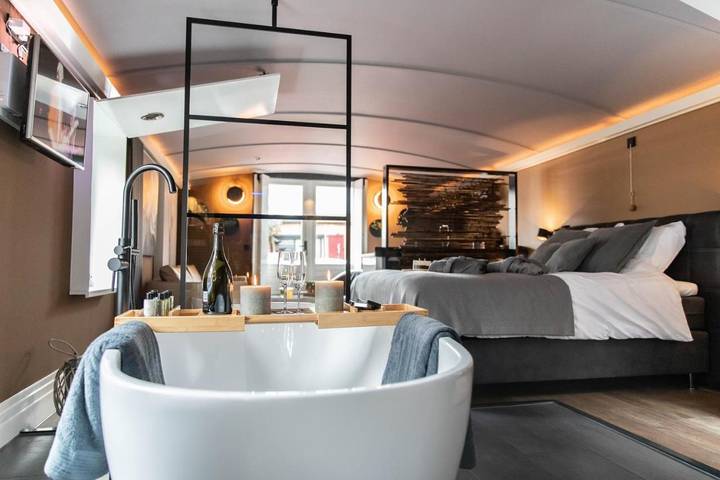 Bateau pour 2 personnes, avec piscine et vue ainsi que terrasse et sauna dans Groningue - 4