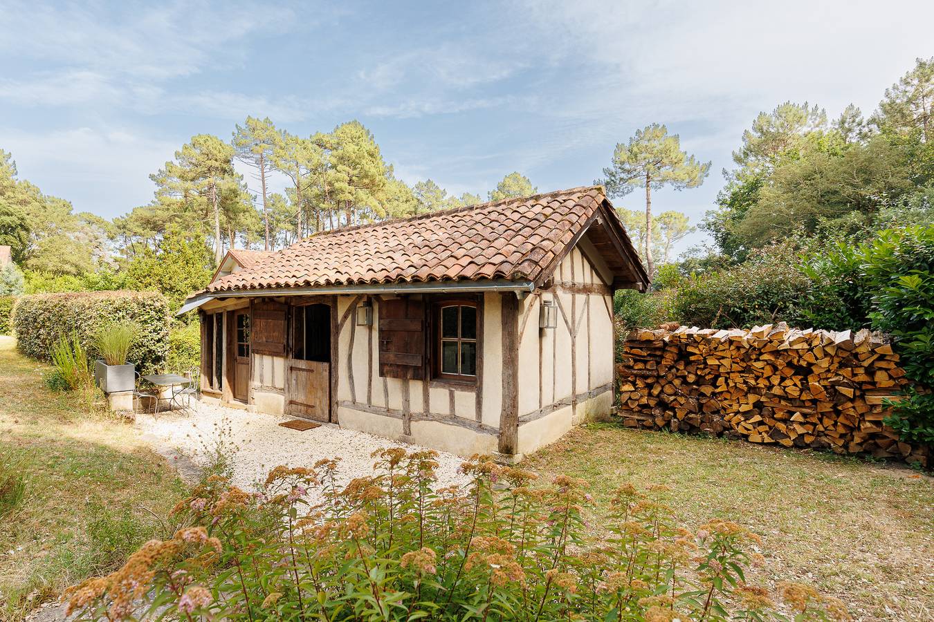 Pequeña casa 'Le Cabanon D'Yreye' con piscina y jardín compartidos in Seignosse, Côte d’Argent