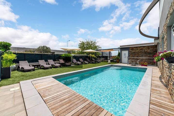 Hôtel pour 2 personnes, avec Terrasse ainsi que Jardin et Piscine à Boujan-sur-Libron