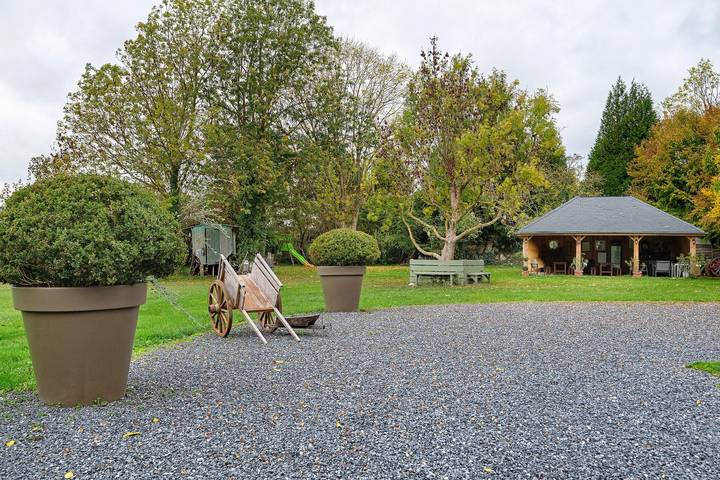 Apartment 'Le Clos Saint Vaast' with Private Terrace, Private Garden and Wi-Fi in Conty, Amiens region
