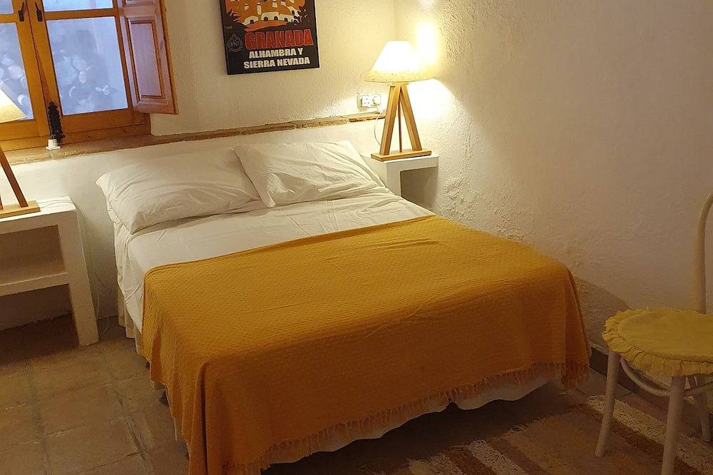 4-bedroom house in beautiful Granada with Wifi in Albuñuelas, Provincia de Granada