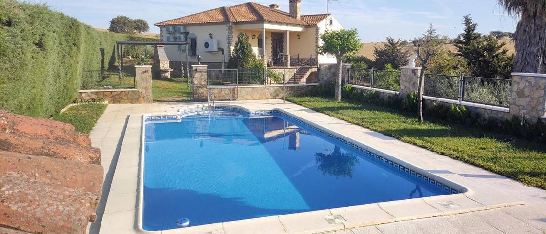 Casa de vacaciones para 7 personas, con jardín además de vistas y piscina, Se admiten mascotas en Provincia de Badajoz - 2
