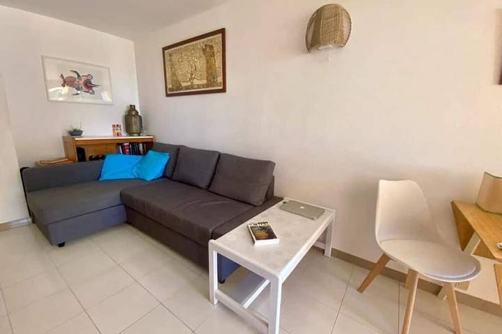 Sunny apartment directly on the Atlantic, the beach is right outside the door! in Tazacorte, La Palma Sud
