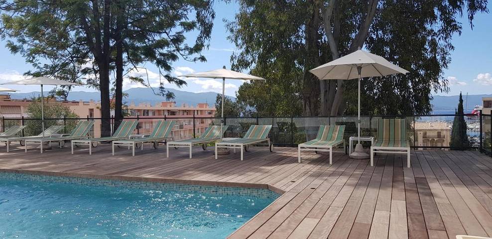 Hôtel pour 2 personnes, avec Terrasse ainsi que Jardin et Piscine à Ajaccio
