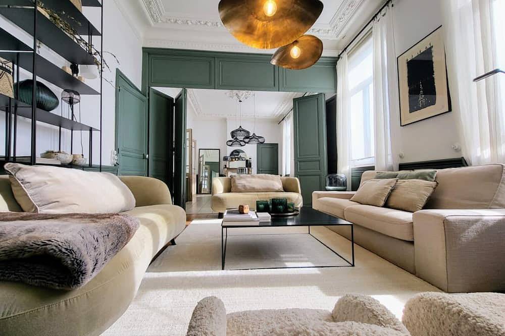 Grande Maison Bourgeoise avec Cour Privative, 5 Chambres, Wifi, Proche Commerces et Nature in Abscon, Région de Valenciennes