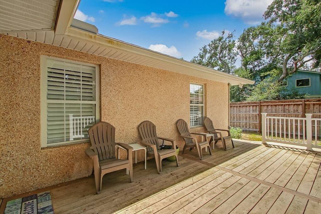 Coastal Classy | 5-min walk to quiet beach in Vilano Beach, St. Johns County