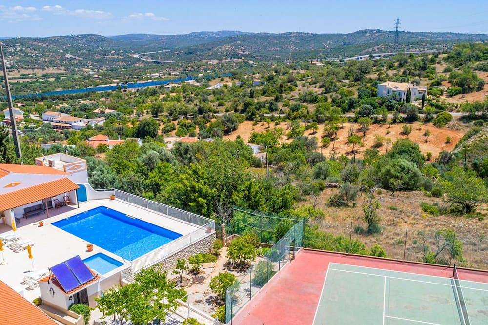 Gezellig appartement in vakantiehuis met zwembad, airco, Wifi, Tv, terras, panorama en parking in Paderne, Faro District
