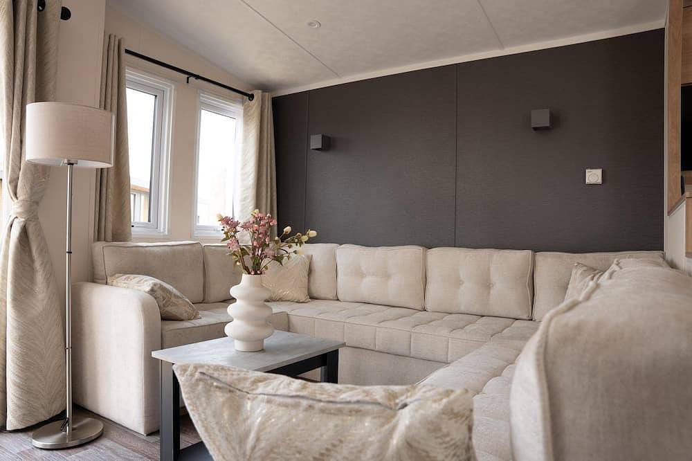 Enjoy your holiday in the Zeebries Cabin: a comfortable holiday home on the Flemish coast for 4 persons, fully equipped for a carefree stay. in Wenduine, Le Coq