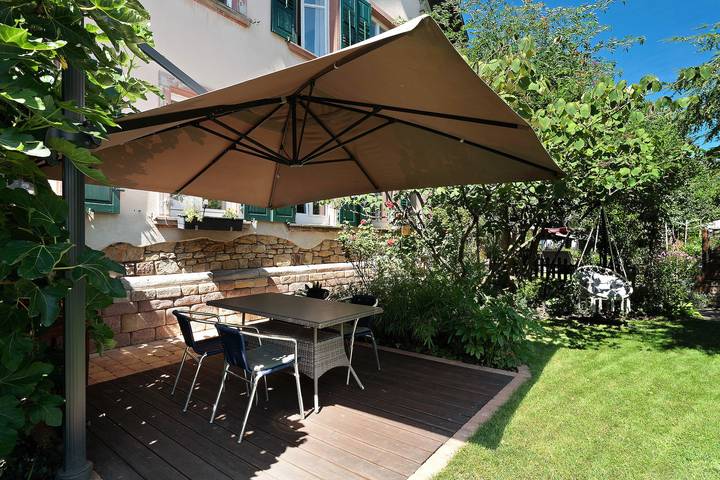 Studio entier, Appartement dans maison historique avec terrasse privée, jardin et Wi-Fi in Unzhurst, Ottersweier