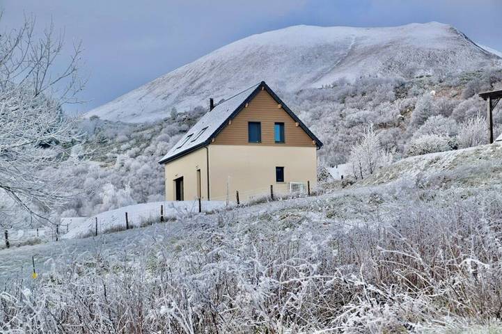 Maison de vacances pour 8 personnes, avec jardin à Chambon-sur-Lac