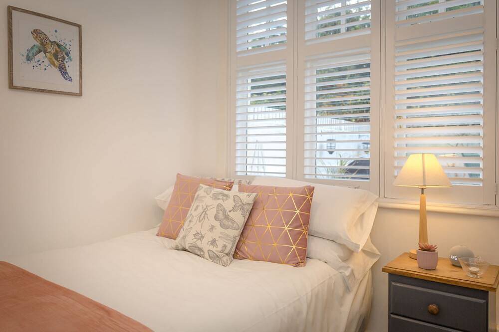 Apartamento entero, Shipside - spacious, stylish patio garden apartment in Meads village area in Eastbourne, Sussex Oriental