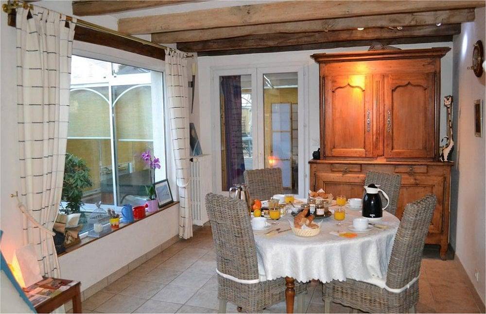 Les Volets Bleus : chambres d'hôtes - Chambre Galet in Châteauroux, Région de Châteauroux