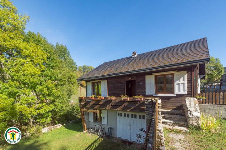 Gîte pour 6 personnes, avec Terrasse ainsi que Jardin et Vue