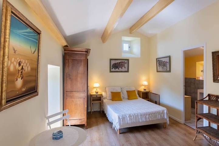Location de vacances pour 7 personnes, avec jardin ainsi que piscine et balcon à Mons (Gard) - 2