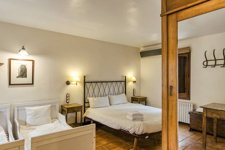 Habitación para 4 personas, con jardín y piscina para niños, Se admiten mascotas en Pla de l'Estany - 2