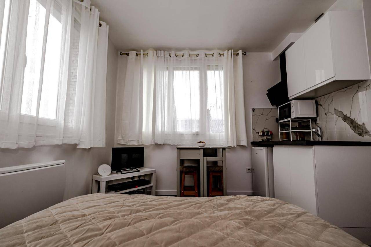 Appartement entier, One-Bedroom Apartment in Bobigny, Seine-Saint-Denis