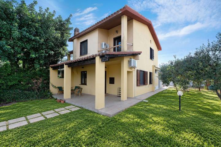 Frühstückspension 'Casa Misè - Salvia Double Room' mit WLAN und Klimaanlage in Poggio dei Pini, Capoterra