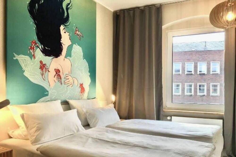 Hel lejlighed, Elegant & Central: 3-Bedroom Designer Apartment with Balcony in Berlin in Berlin Indre By, Berlin