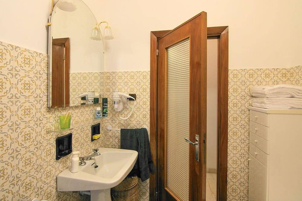 Appartamento intero, Splendido appartamento con 1 camera da letto a Chiavari in Chiavari, Riviera di Levante