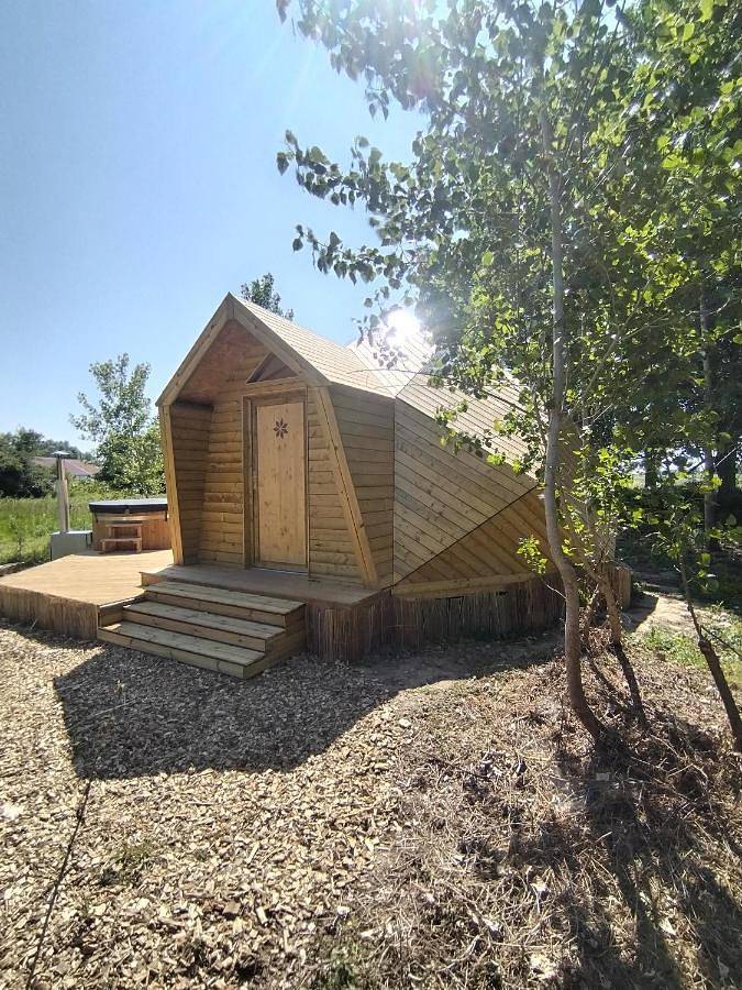 Gîte pour 2 personnes, avec vue ainsi que terrasse et jardin dans Zutkerque